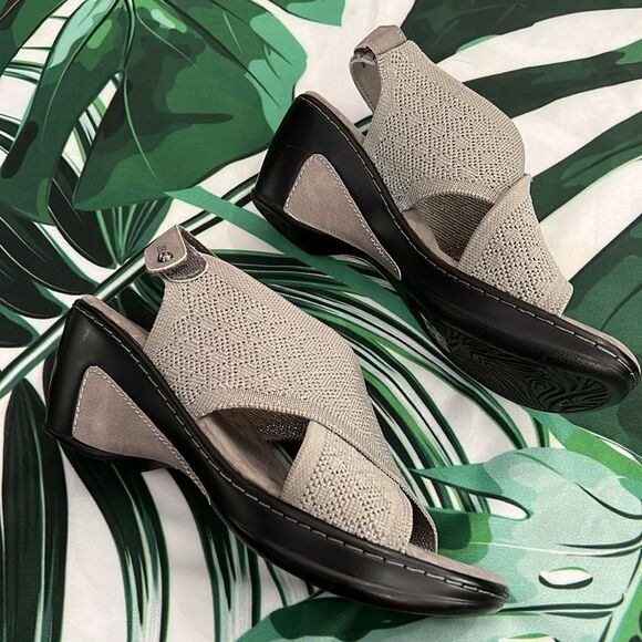 JBU by Jambu memory foam sandal wedges with silver sparkle ✨ - Picture 2 of 9